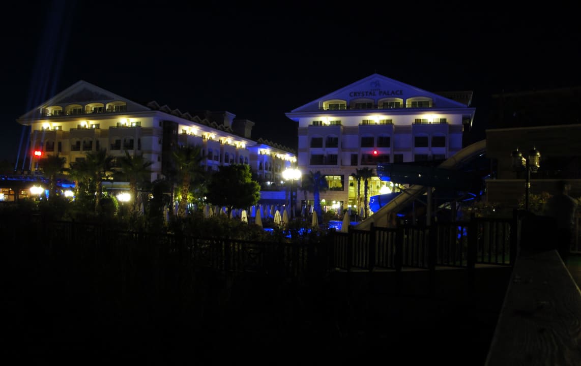Ansicht des Hotels vom Strand bei Nacht Diamond Excellence Resort & Spa