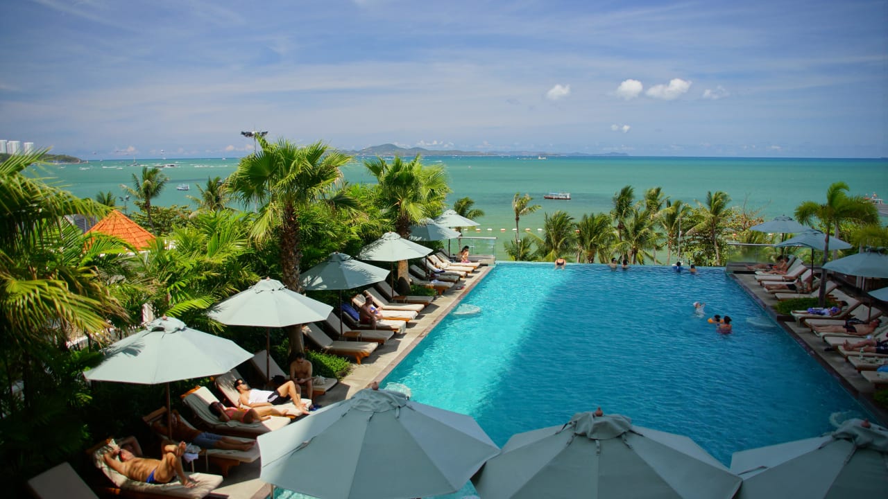 Der große Pool Hotel Holiday Inn Pattaya