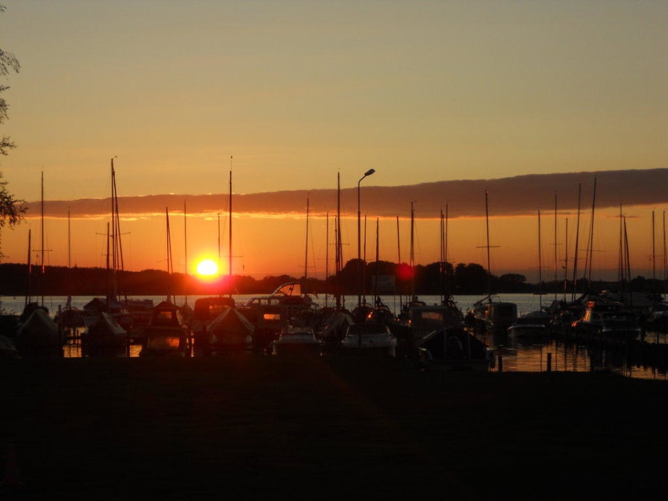 Sonnenuntergang an der Marina Ferienpark Müritz