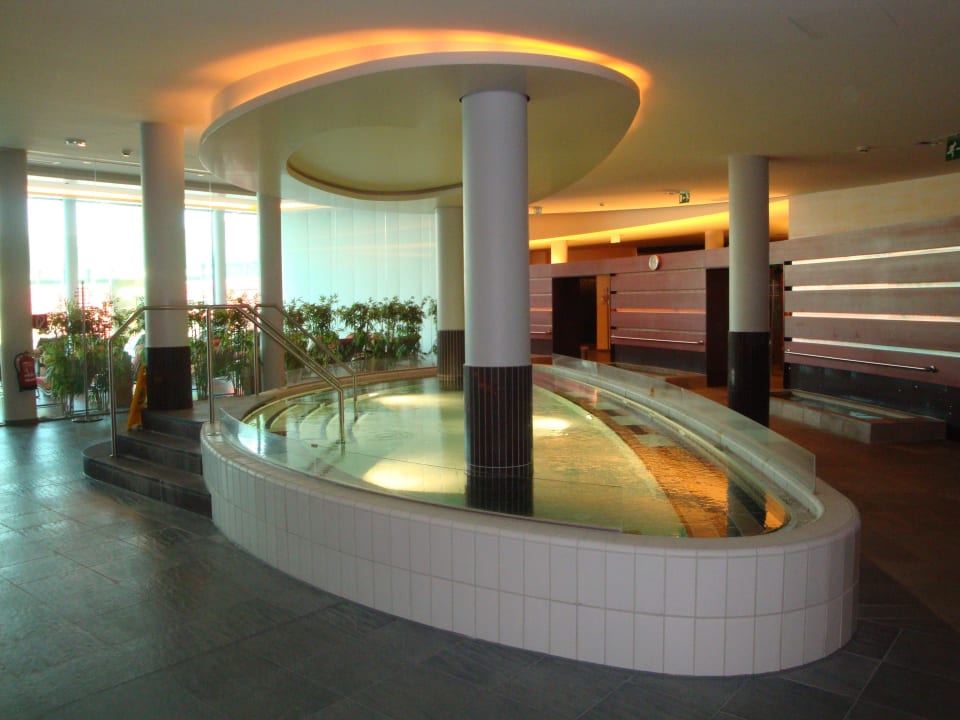 Blick zum Innenpool in der FKK-Anlage Hotel Reiters Supreme