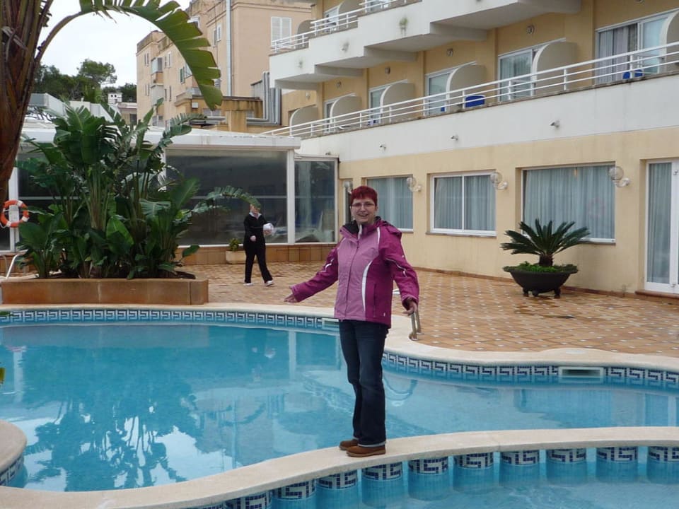 Poolanlage des Hotels Grupotel Acapulco Playa - Adults Only