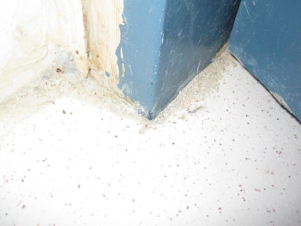 Sand des Vorgängers neben der Toilettentür Hotel El Mouradi Djerba Menzel
