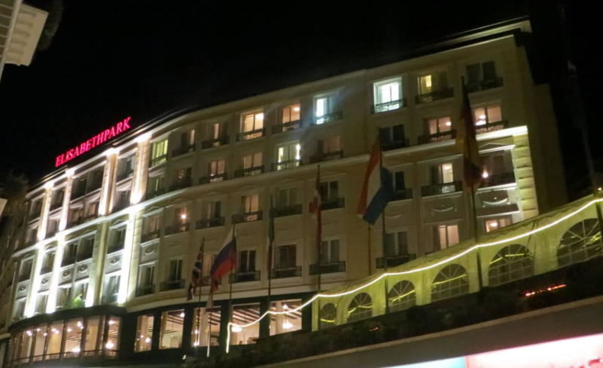 Das Hotel bei Nacht Thermal Resort Hotel Elisabethpark