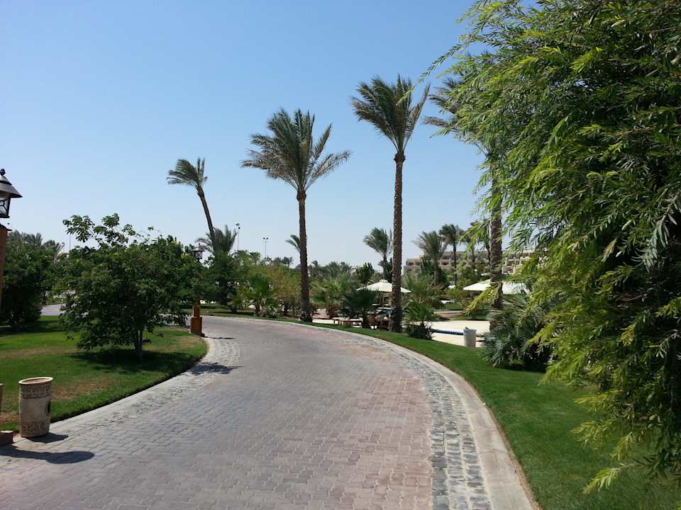 Jogging- und Fahradweg um die Anlage Steigenberger ALDAU Beach Hotel