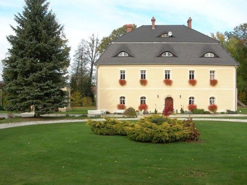 Oficyna od frontu Hotel Pałac Brunów