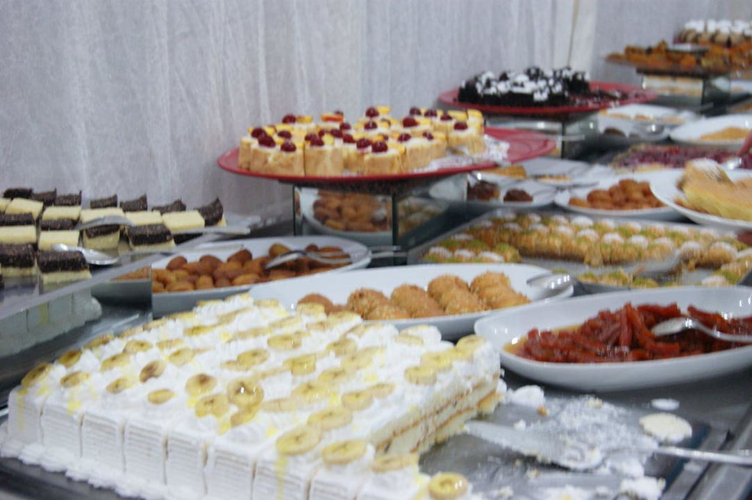 Сладости Lonicera Resort & Spa Hotel