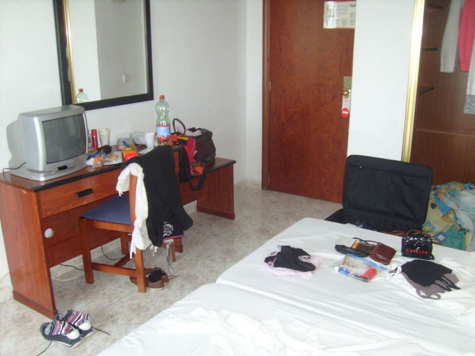 Der Blick auf den Schreibtisch. HSM Reina del Mar