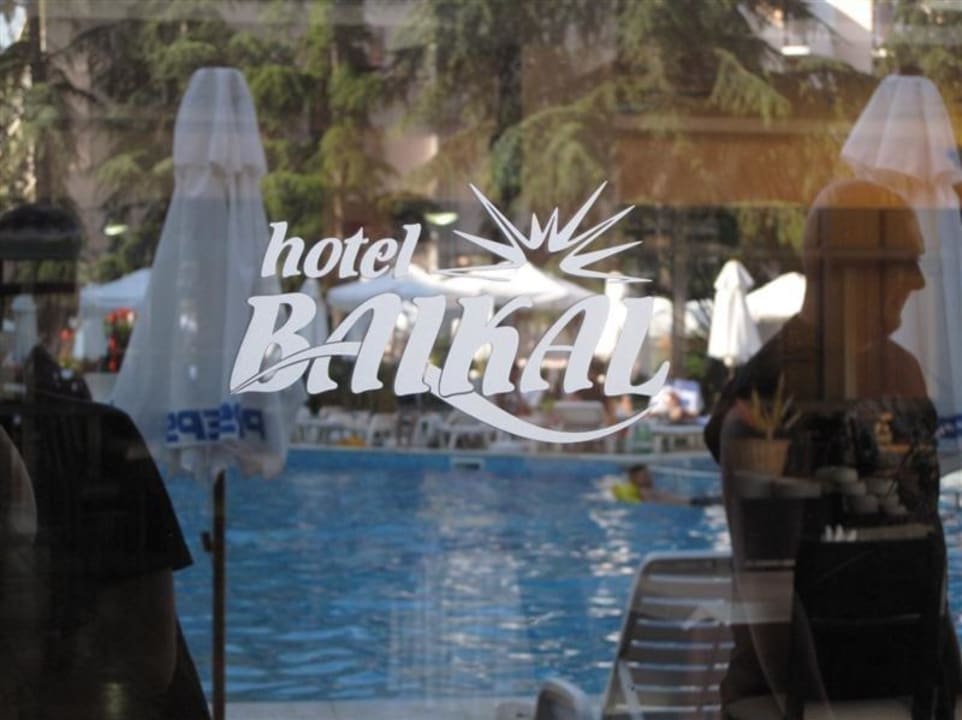 Tür am Restaurant Hotel Baikal