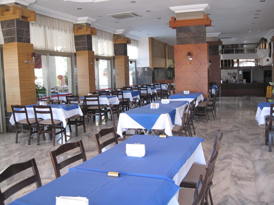 Abendessen von 19:30 bis 21:30 Uhr Parador Beach Hotel