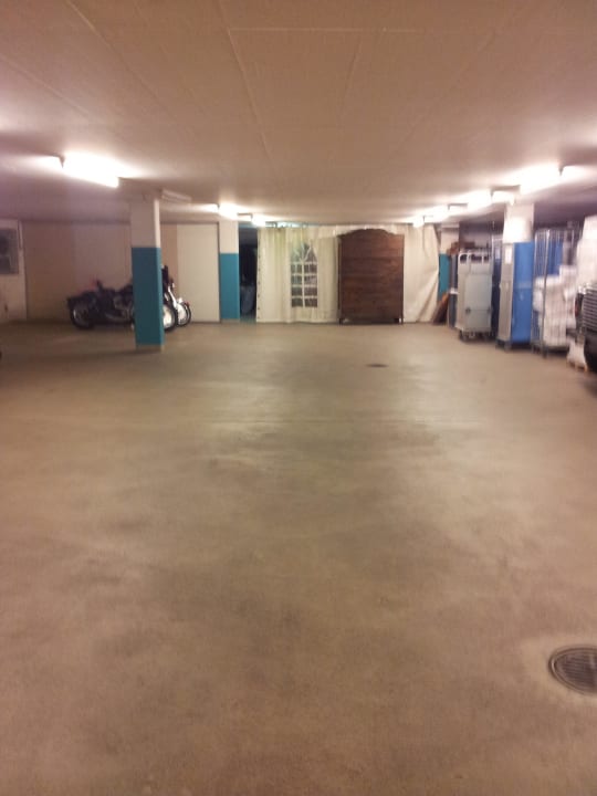 Tiefgarage Hotel De La Paix