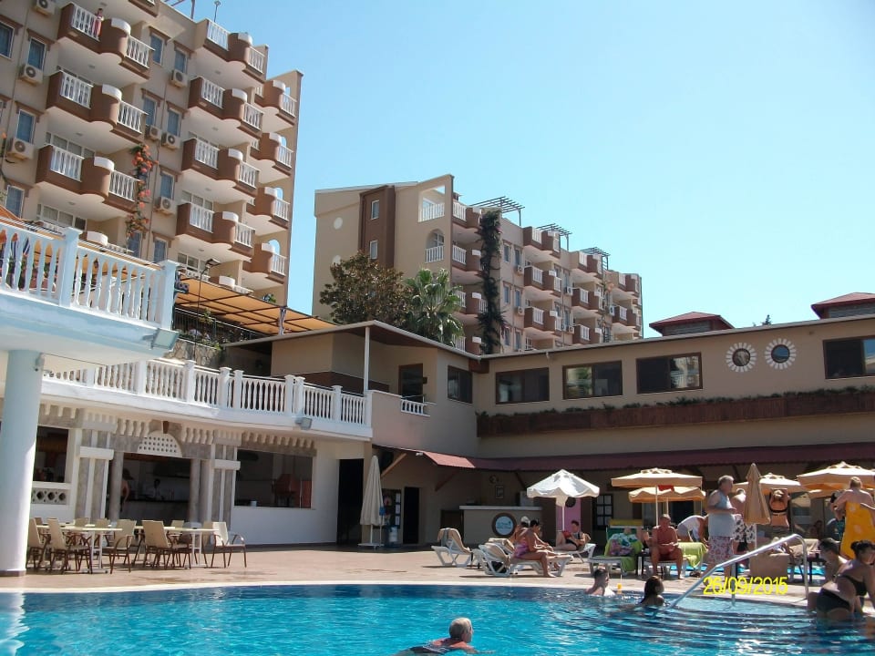 Am Pool Hotel Club Paradiso