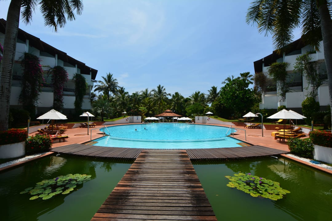 Pool und Garten Hotel Lanka Princess Ayurveda