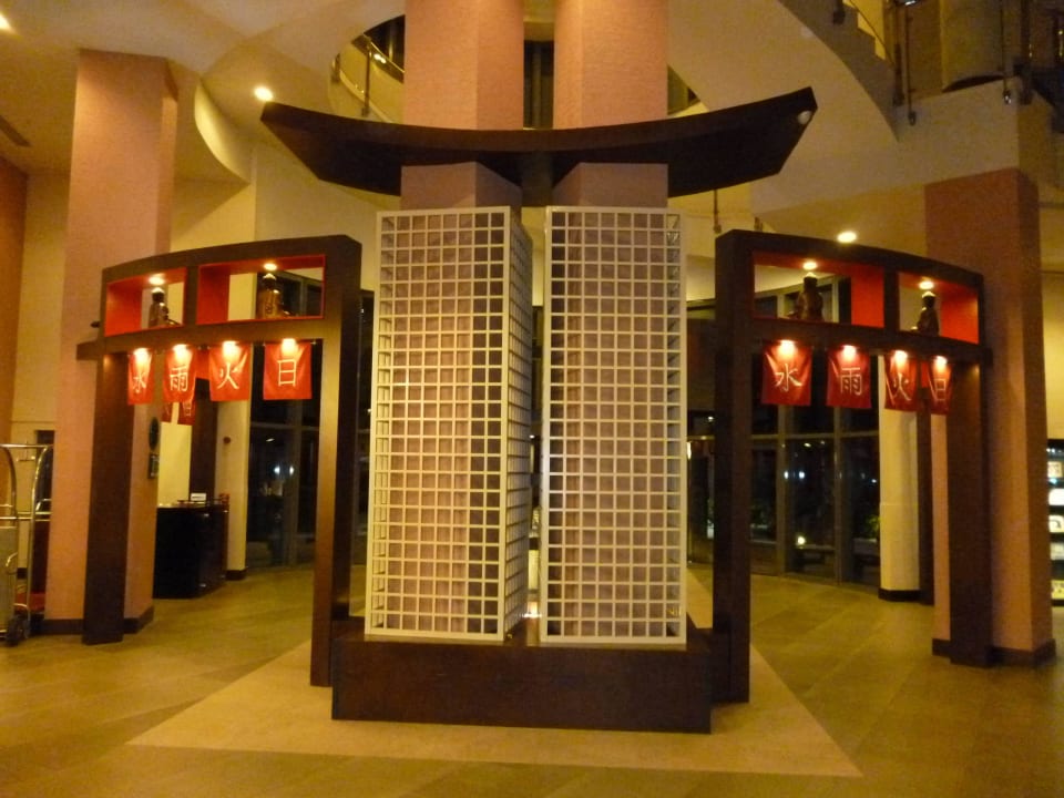 Eingangsbereich im asiatischen Stil Limak Lara Deluxe Hotel & Resort