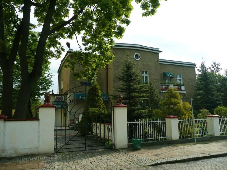 Fronton budynku Hotel Korona