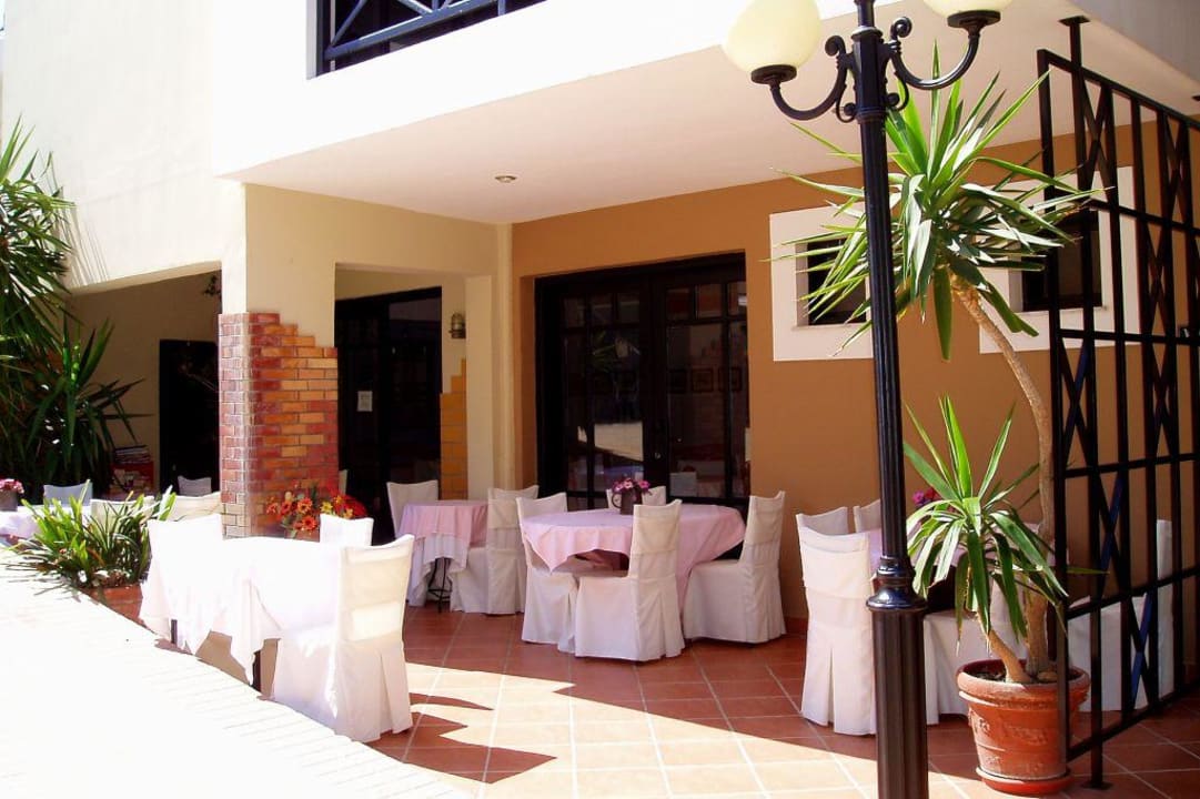 Restaurant mit Terrasse Nami Hotel & Suites