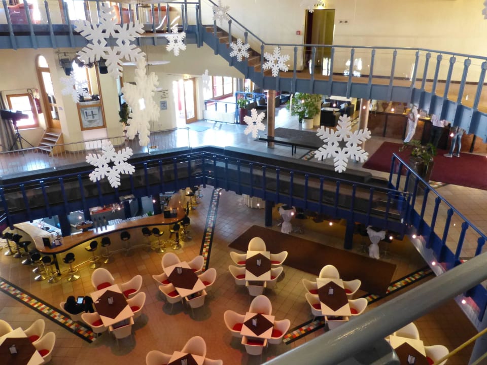 Obere Etage Lobby, unten Bar Aldiana Club Hochkönig