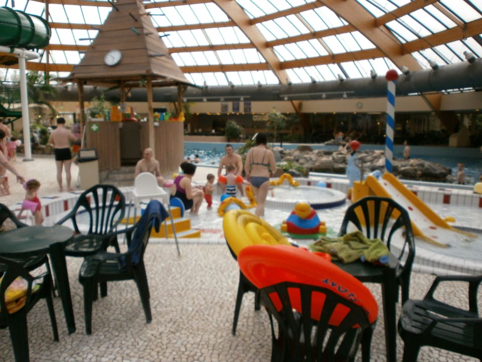 Planschbecken mit Minirutsche Ferienpark Landal De Lommerbergen