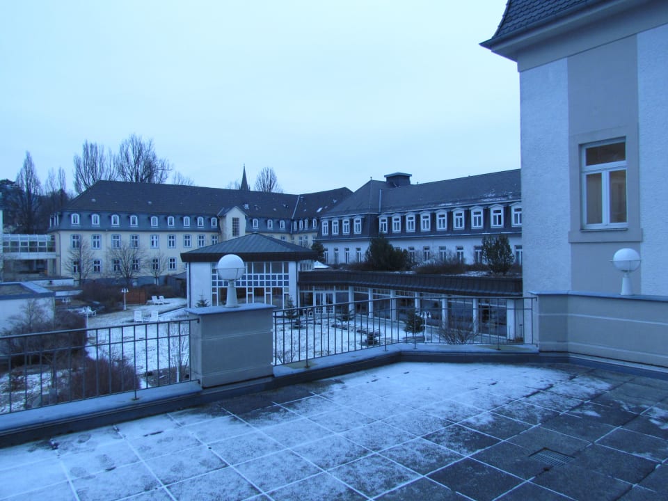 Von der Terrasse in den Innenhof Steigenberger Hotel & Spa Bad Pyrmont