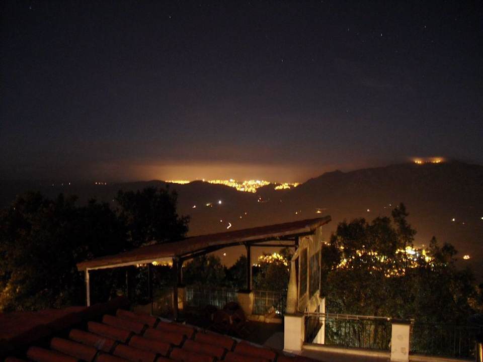 bei Nacht Hotel Enis Monte Maccione