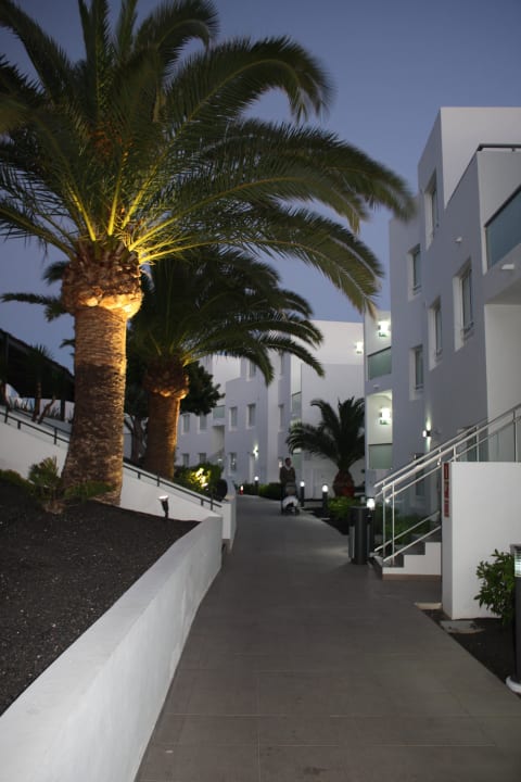 Außenansicht am Abend Sentido Aequora Lanzarote Suite
