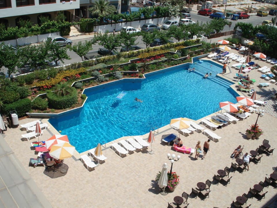 Hauptpool von oben  Hotel Theartemis Palace