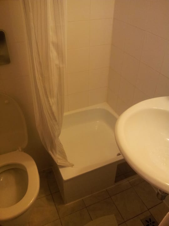 Extrem kleines Badezimmer Hotel Enziana Wien