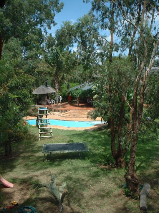 Main house pool with pizza oven on the patio Guesthouse Soul Fusion