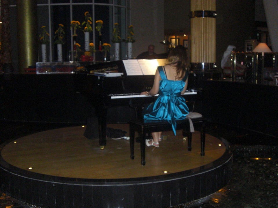 Täglich Musik in der Lobby (Klavier oder Geige) Jumeirah Beach Hotel