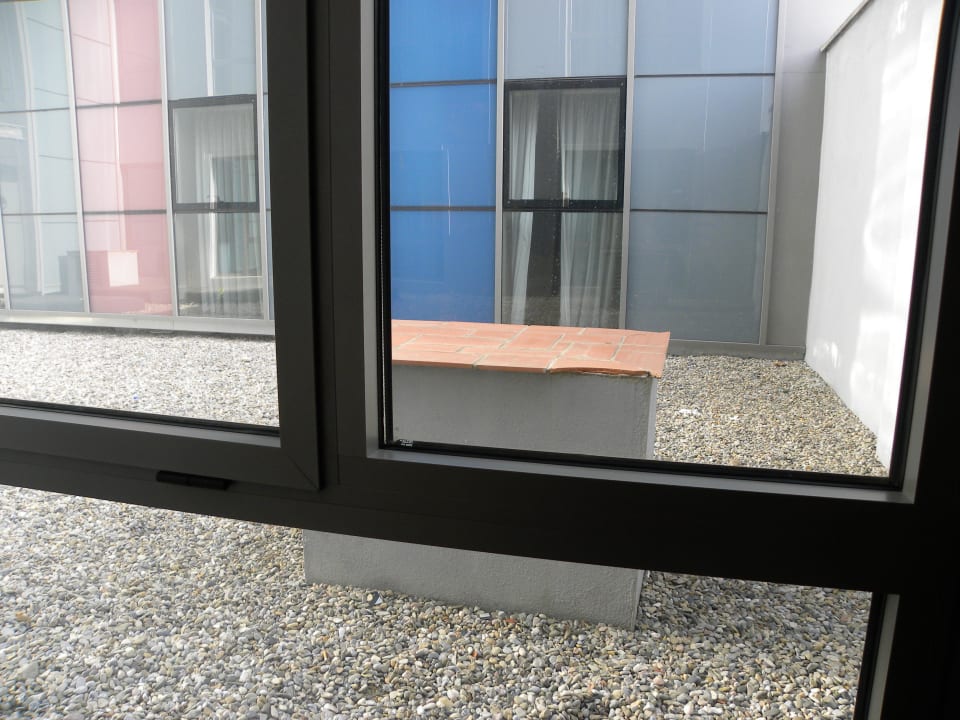 Unser Zimmerblick ! Fenster waren nicht zu öffnen NH Barcelona Diagonal Center