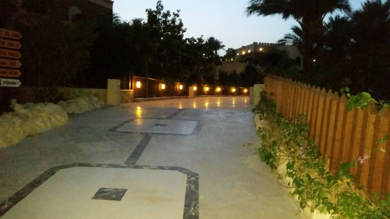 Weg zum Strand, bzw. Eingang Hotel Makadi Spa - Adults only