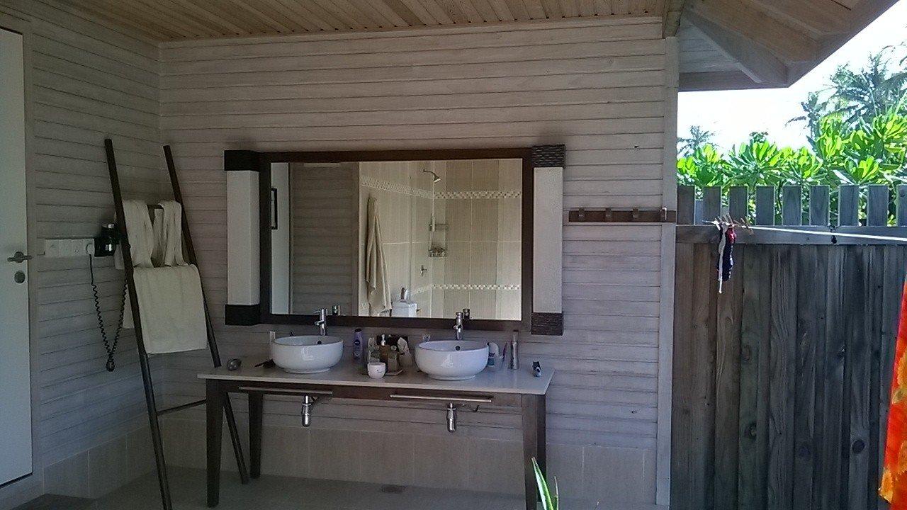 Offenes Bad O-Beach-Villa 314 Kuredu Island Resort & Spa