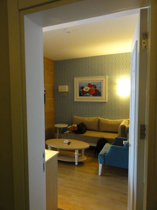 Eingang zur Suite/Wohnzimmer mit TV+Minibar+Klima Sentido Trendy Verbena Beach