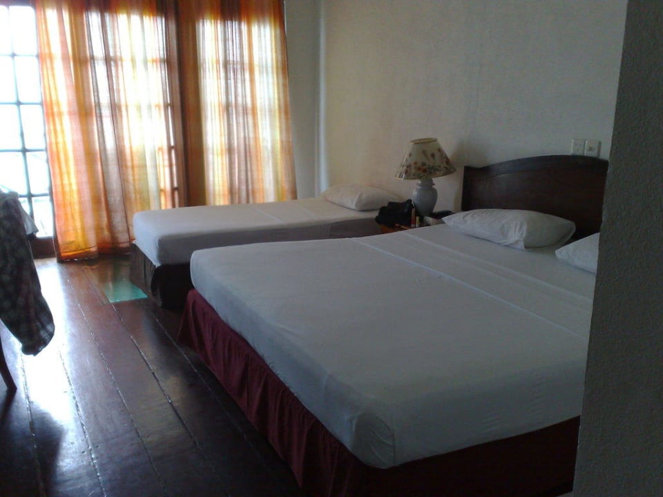 Durchgelegene Matratzen im Wasserbungalow  Summer Island Maldives