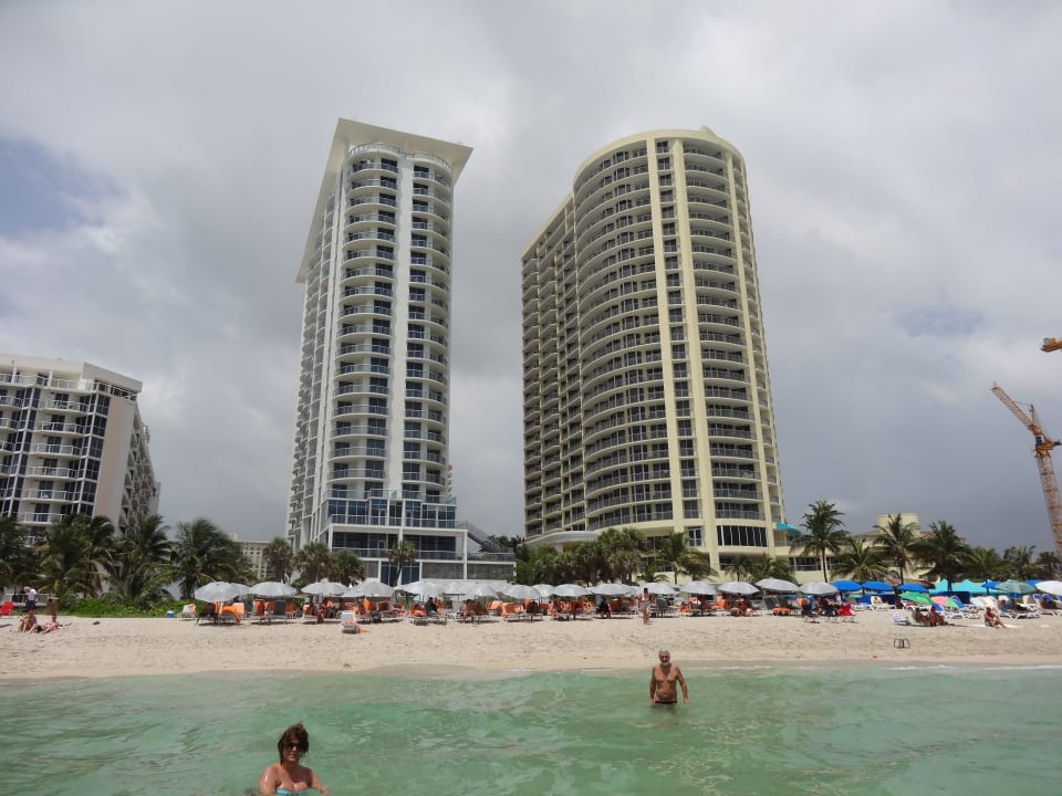 Blick vom Strand zum Hotel Hotel Sole On The Ocean