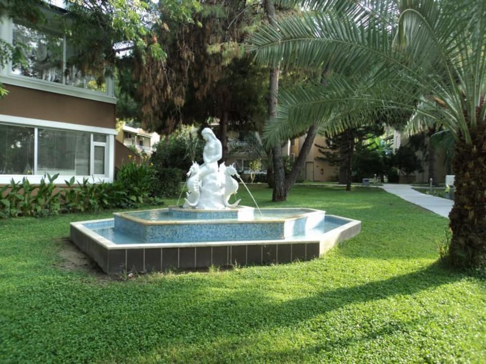 Springbrunnen im Garten Club Sidelya Hotel