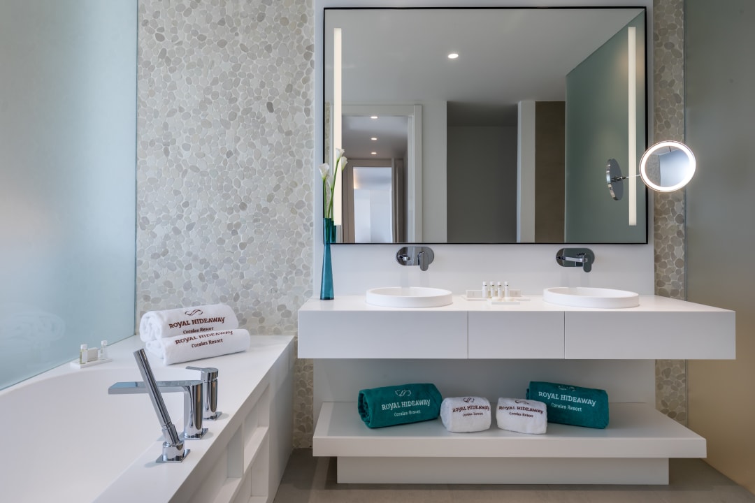 Zimmer Royal Hideaway Corales Suites