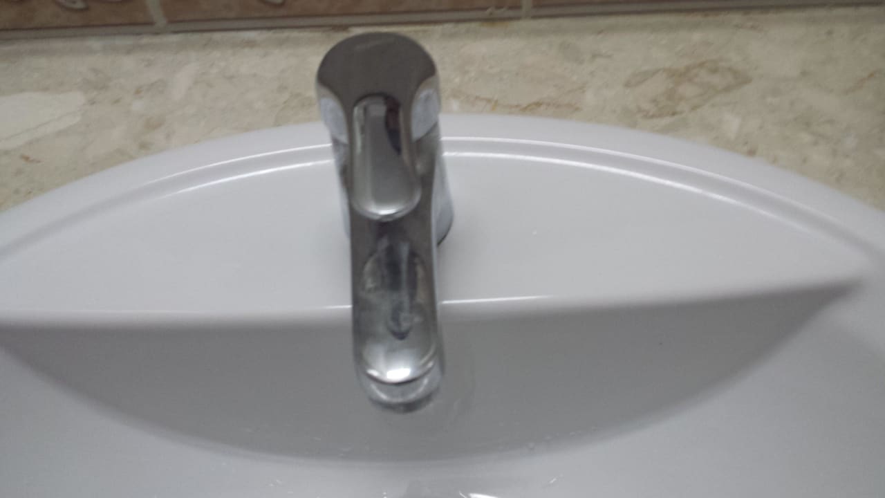 Wasserhahn mit Wasserflecken Hotel Holiday Park