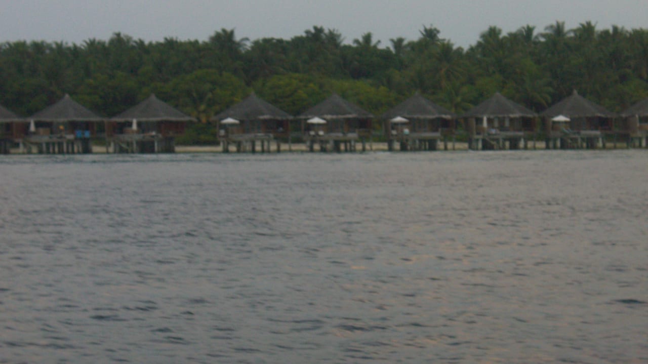 Villen vom Boot aus gesehen Kuramathi Maldives