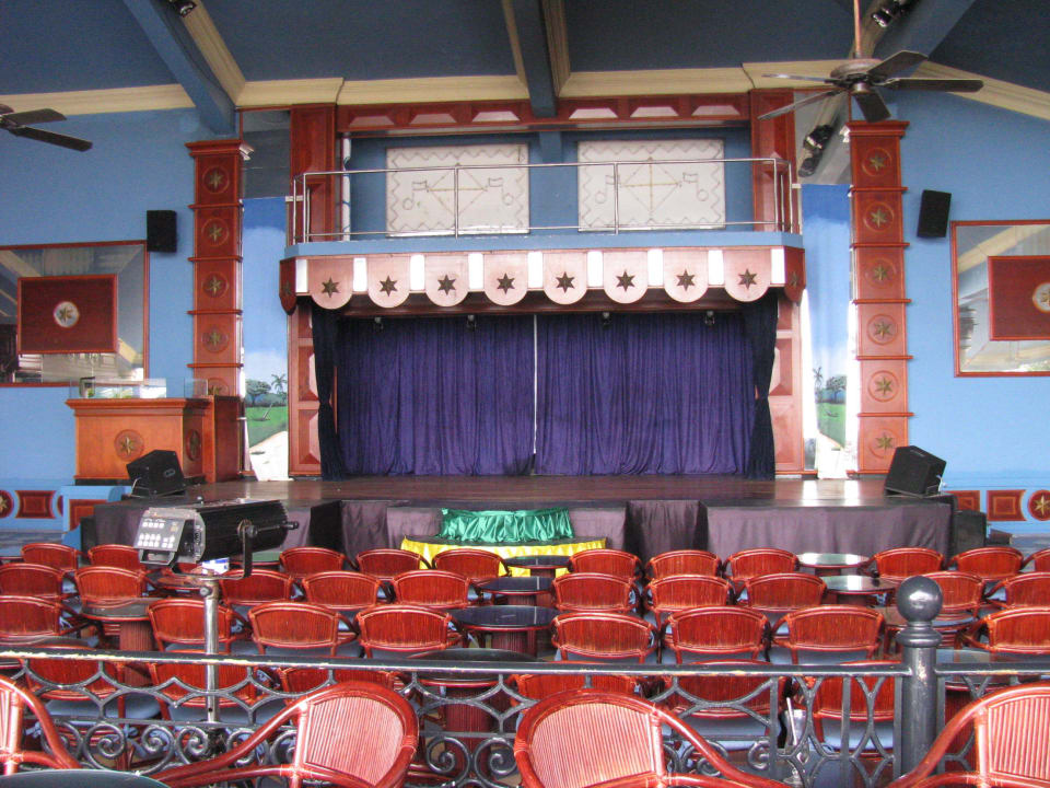 Theatre - back is open air Hotel Riu Ocho Rios