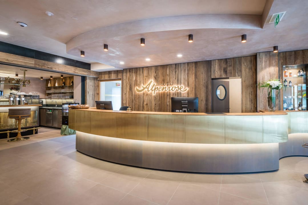 Rezeption Hotel Alpenrose Pertisau