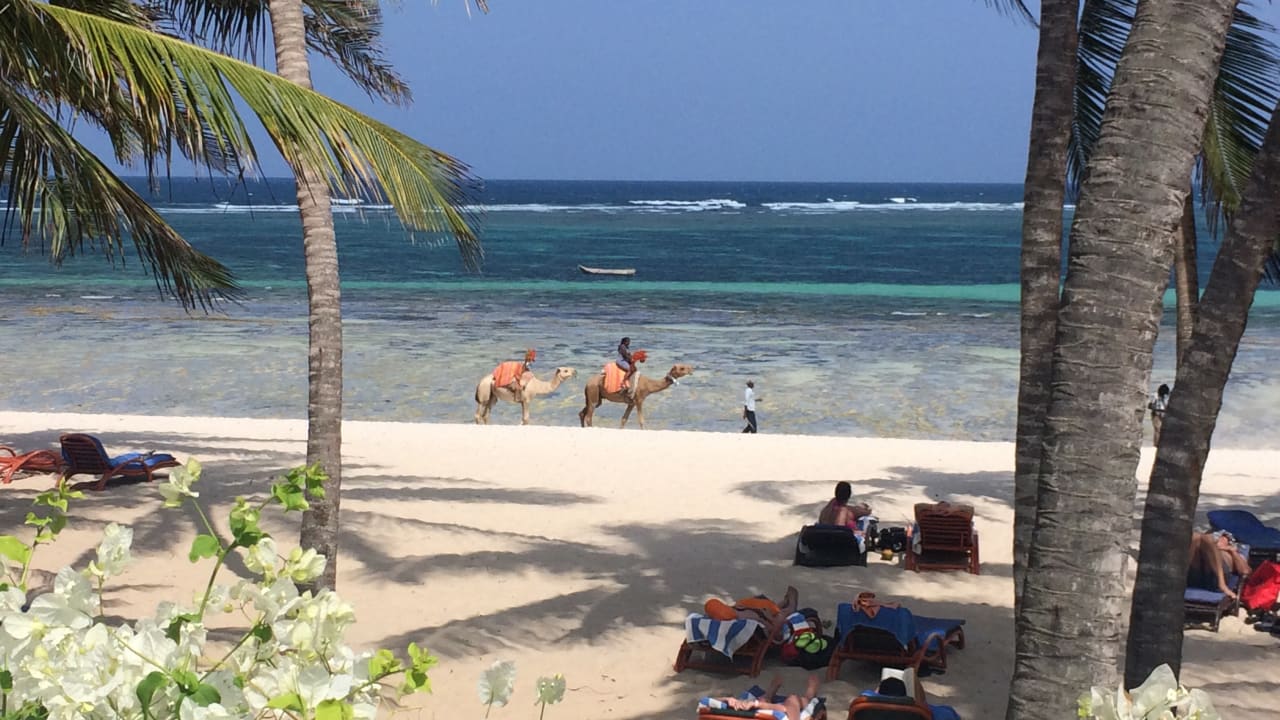Strand Resort Amani Tiwi Beach