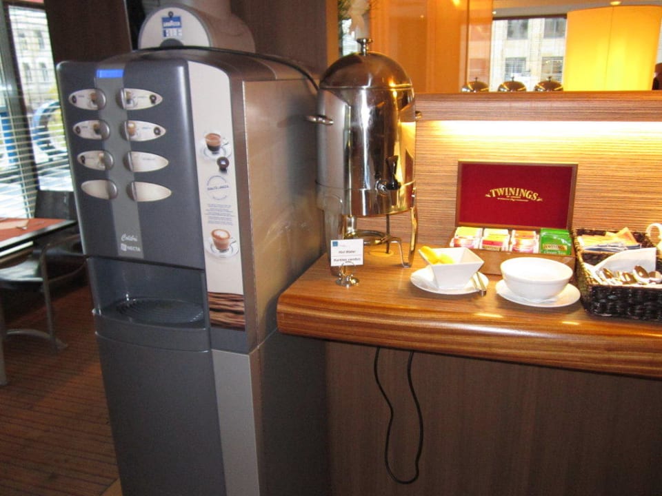 Heißgetränke und Tee am Büffet Hotel Novotel Vilnius