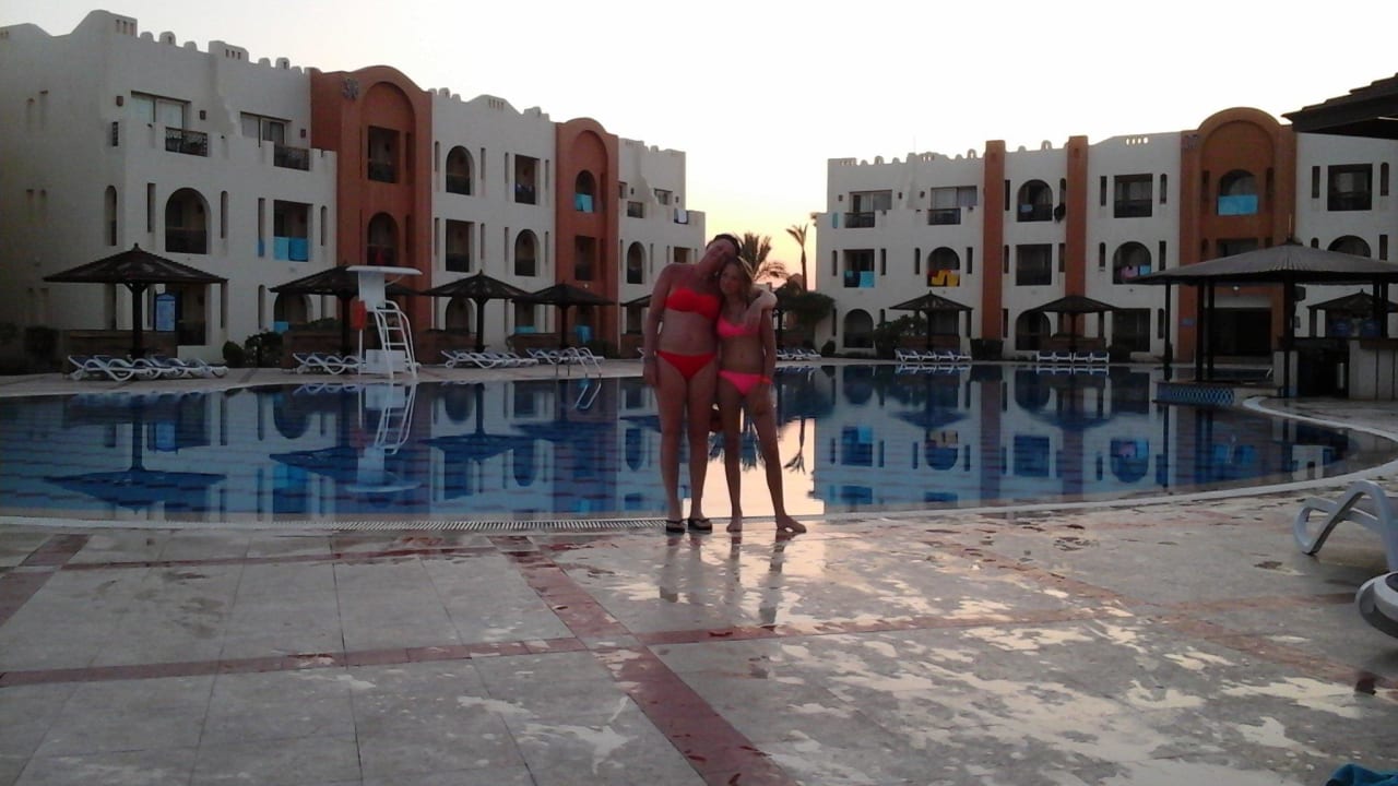 Immer die letzten  am Pool ! SUNRISE Royal Makadi Resort