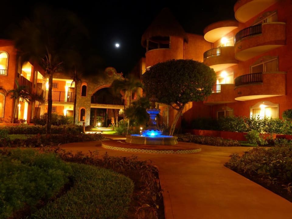 Hof Innenseite am Abend Catalonia Playa Maroma