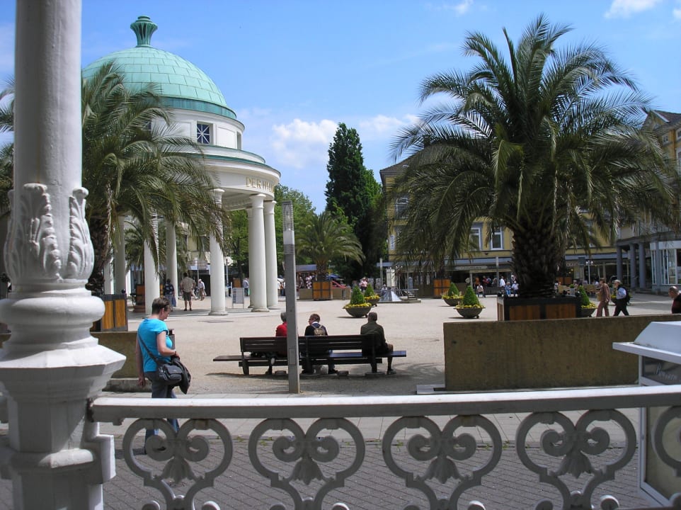 Blick von Restaurant-Terrasse auf Hylligen Born Fürstenhof
