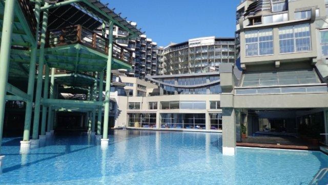 Gartenseite mit Pool Limak Lara Deluxe Hotel & Resort