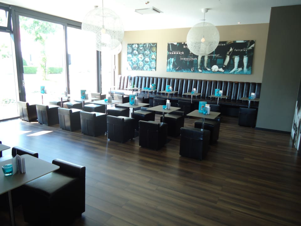 Bar und Frühstücksraum Motel One München-Garching