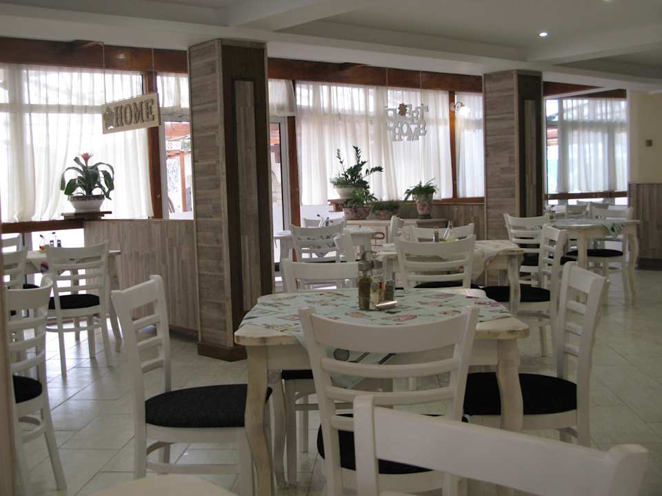 Gastro Hotel Estreya Residence