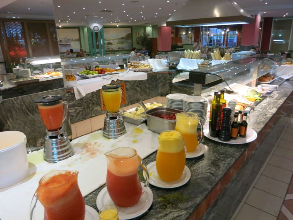 Großes Buffet im Rondo HL Miraflor Suites Hotel