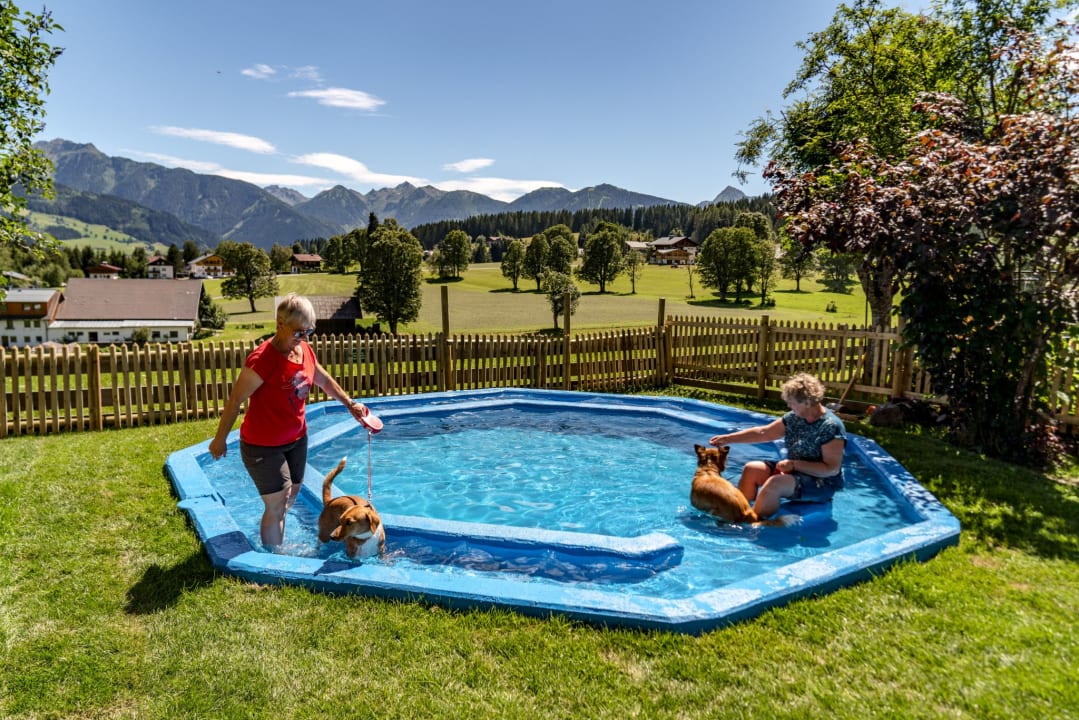 Pool Almfrieden Hotel & Romantikchalet